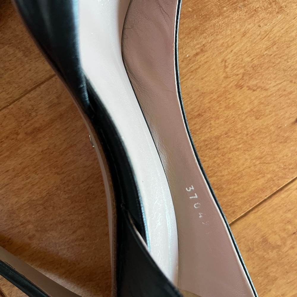Gucci authentic studded black leather pump - Picture 4 of 16